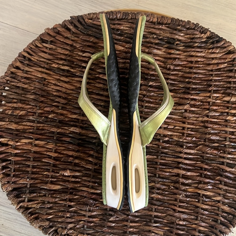 Cole Haan Flip Flops Metallic Straps Size 7 - Picture 8 of 14